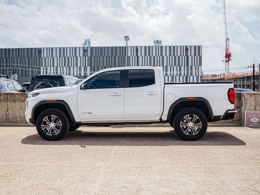 2025 GMC Canyon - Image 7