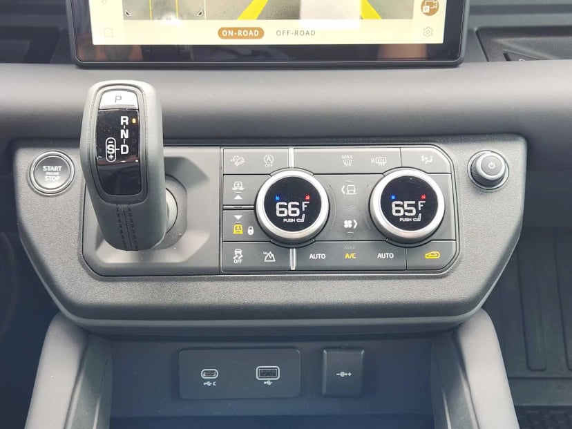 2024 Land Rover Defender - Image 19