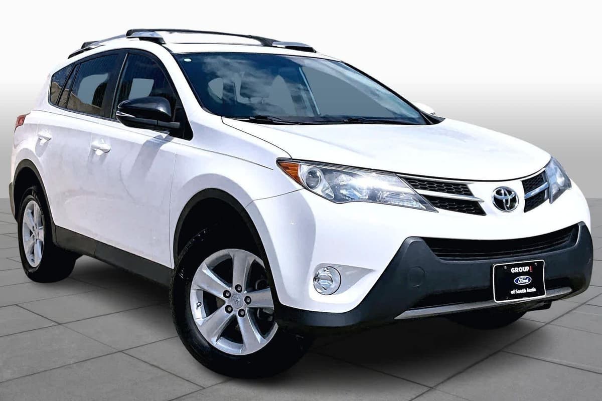 2013 Toyota RAV4 - Image 5
