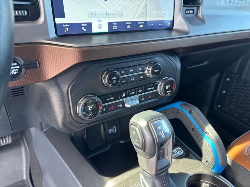 2023 Ford Bronco - Image 20