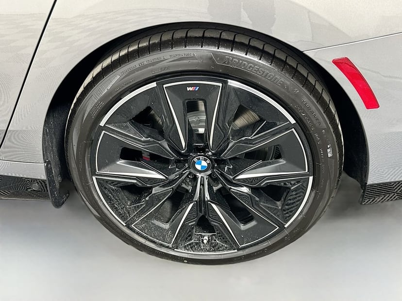 2025 BMW i7 - Image 23