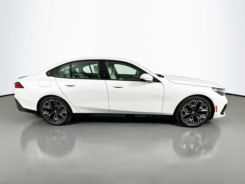 2027 BMW i5 - Image 3