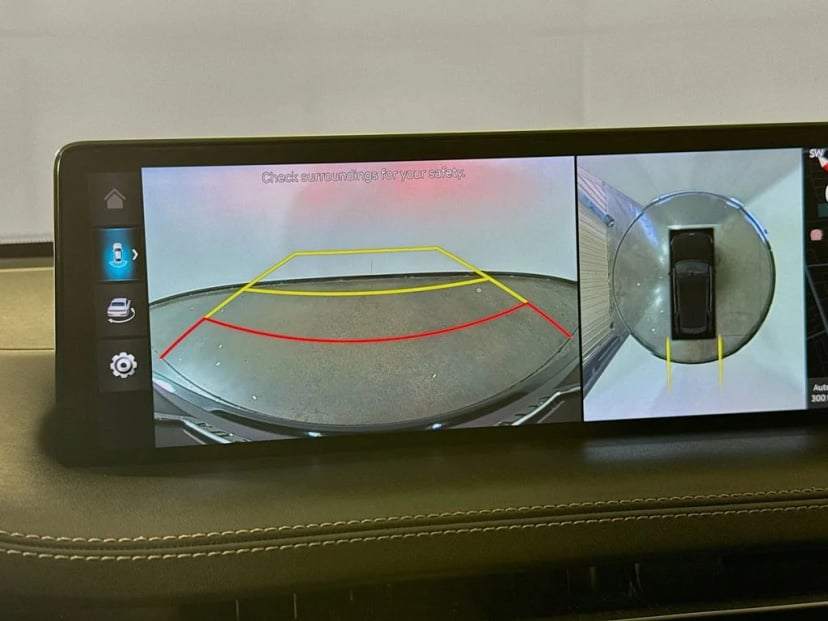 2022 Genesis GV70 - Image 16