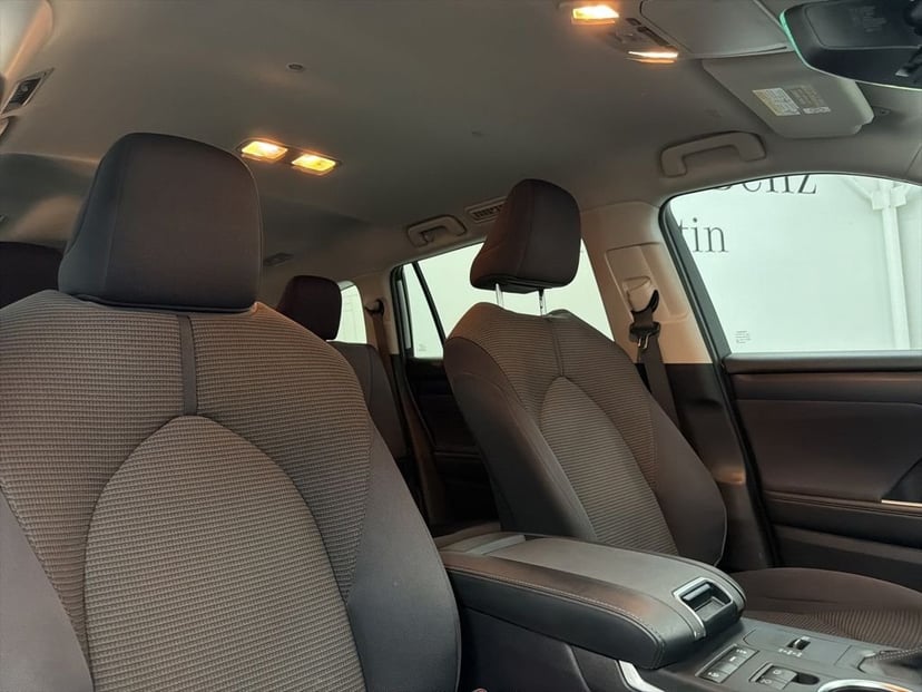2022 Toyota Highlander - Image 31