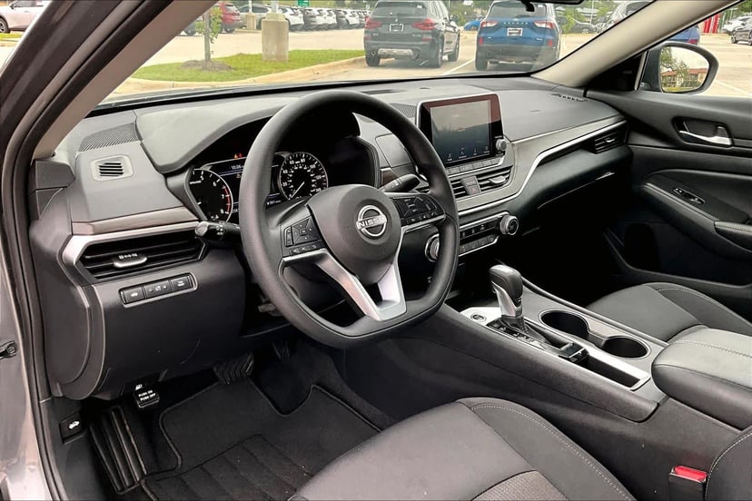 2025 Nissan Altima - Image 18