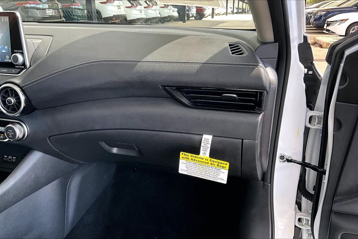 2025 Nissan Sentra - Image 18