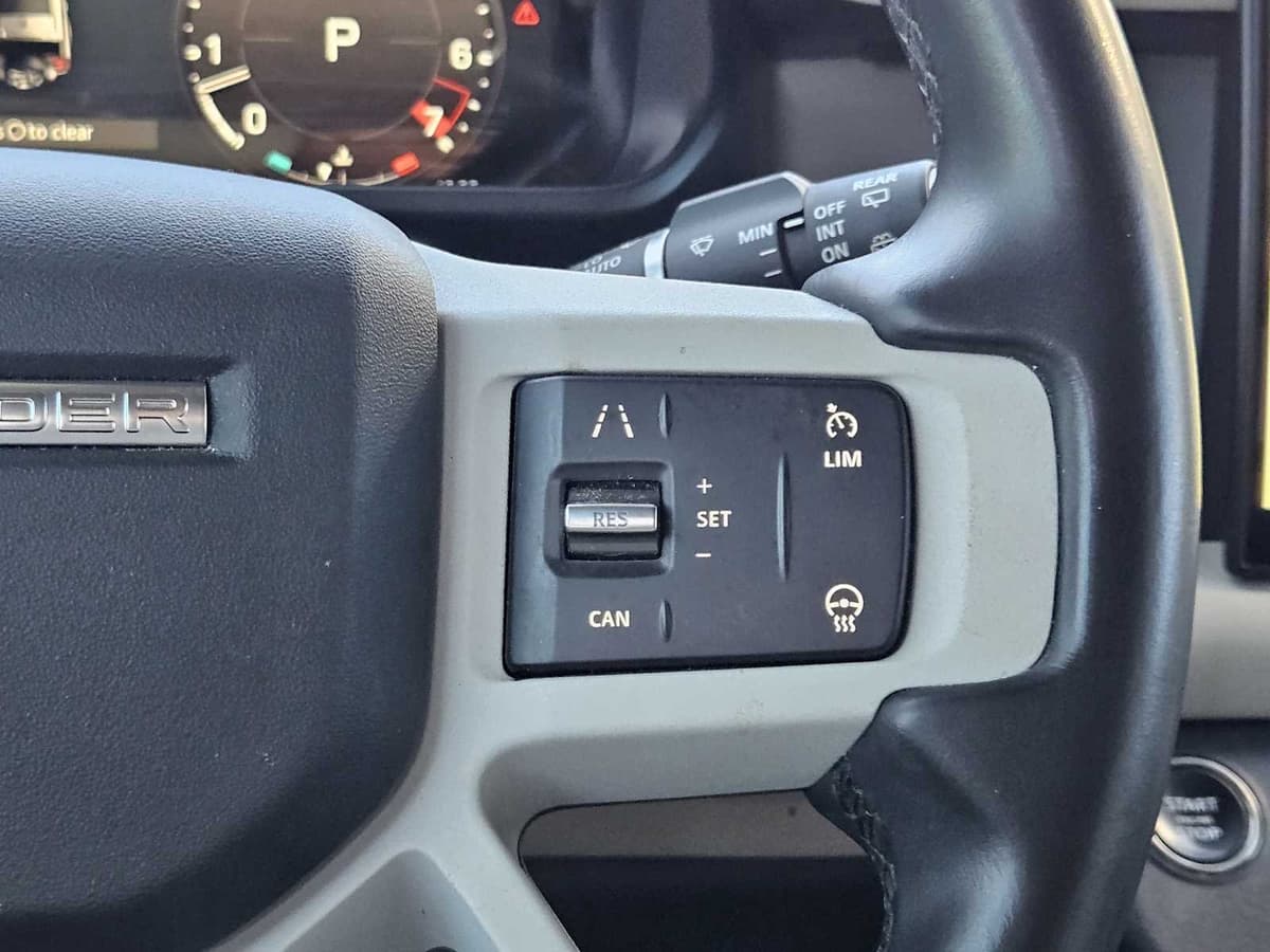 2023 Land Rover Defender - Image 29