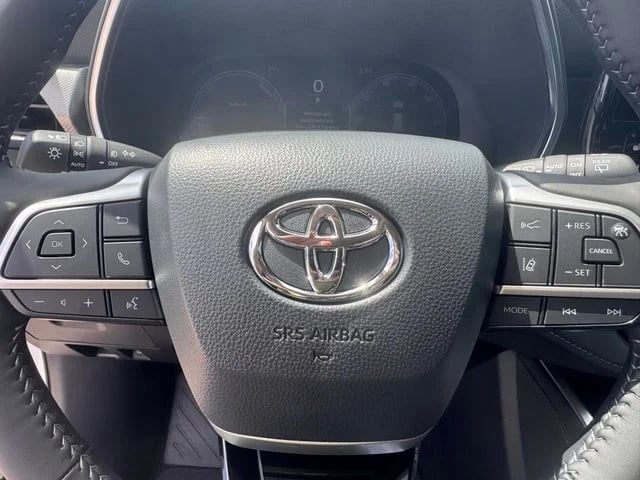 2026 Toyota Highlander Hybrid - Image 12