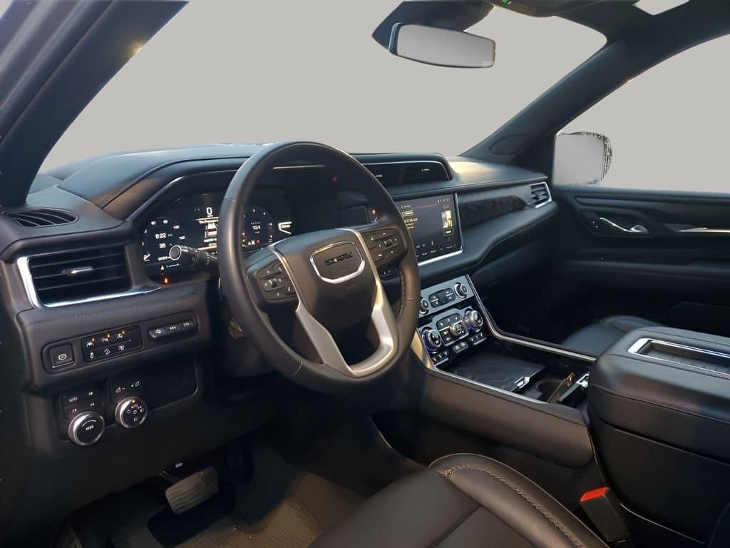 2023 GMC Yukon - Image 30