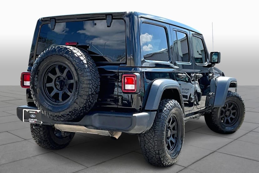 2022 Jeep Wrangler Unlimited - Image 13
