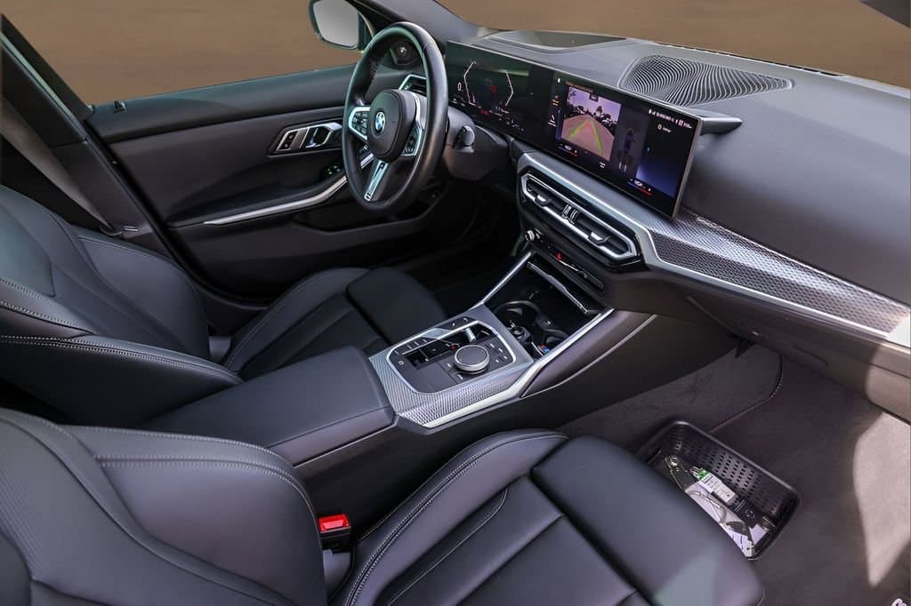 2023 BMW 3 Series - Image 30