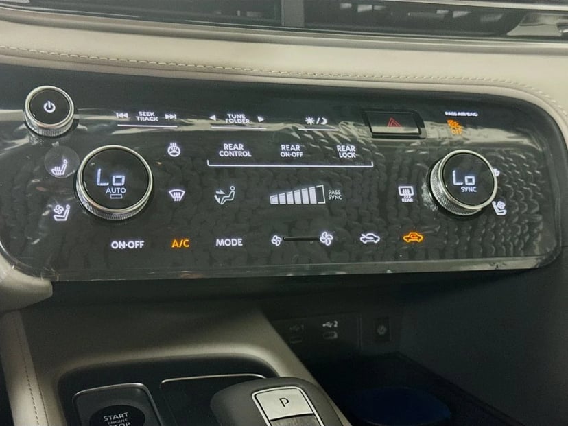 2027 INFINITI QX60 - Image 18