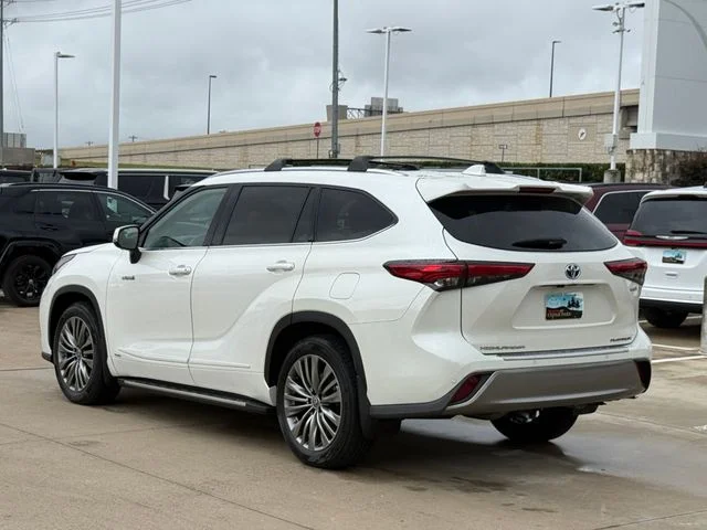 2021 Toyota Highlander Hybrid - Image 4