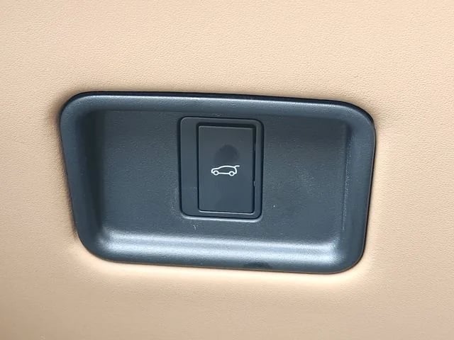 2026 Land Rover Range Rover - Image 21