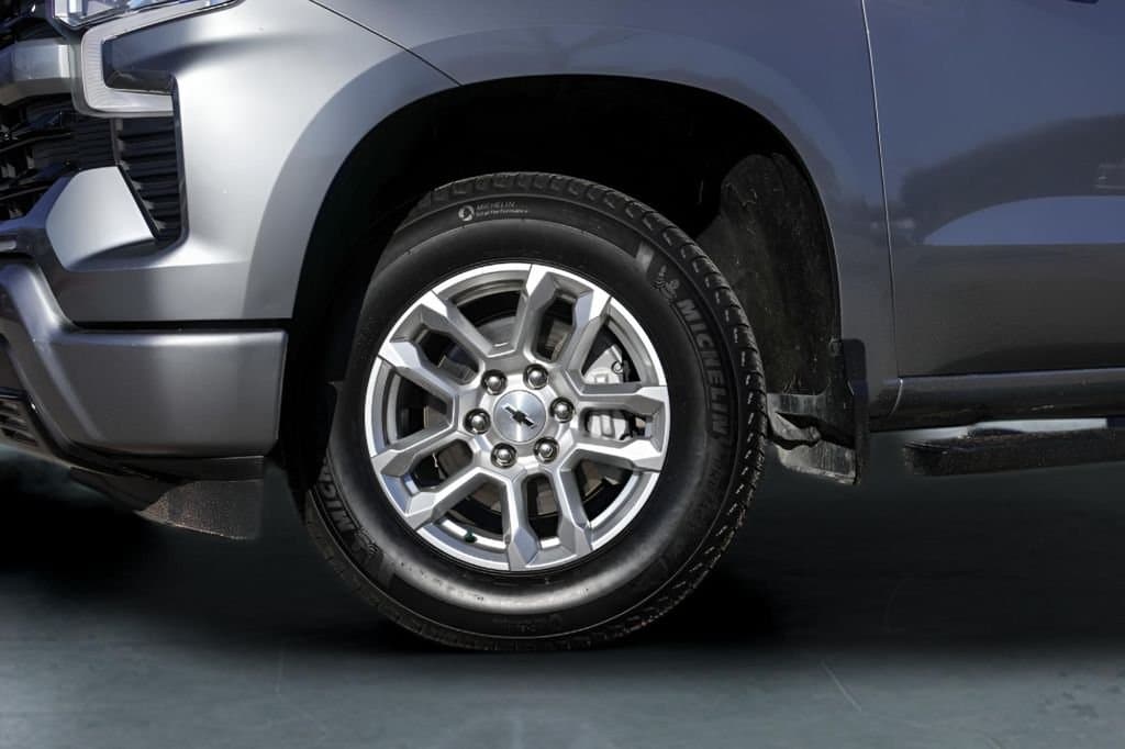 2023 Chevrolet Silverado 1500 - Image 4