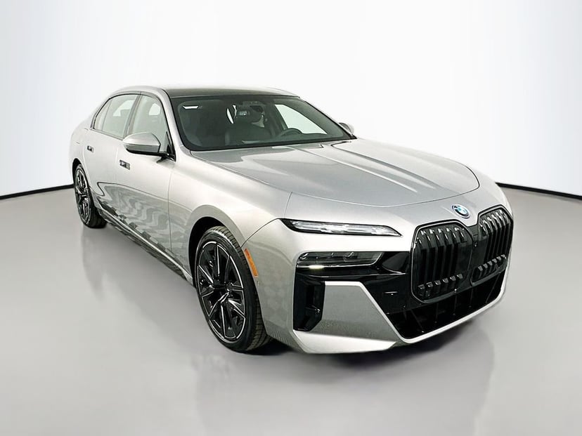 2025 BMW i7 - Image 3