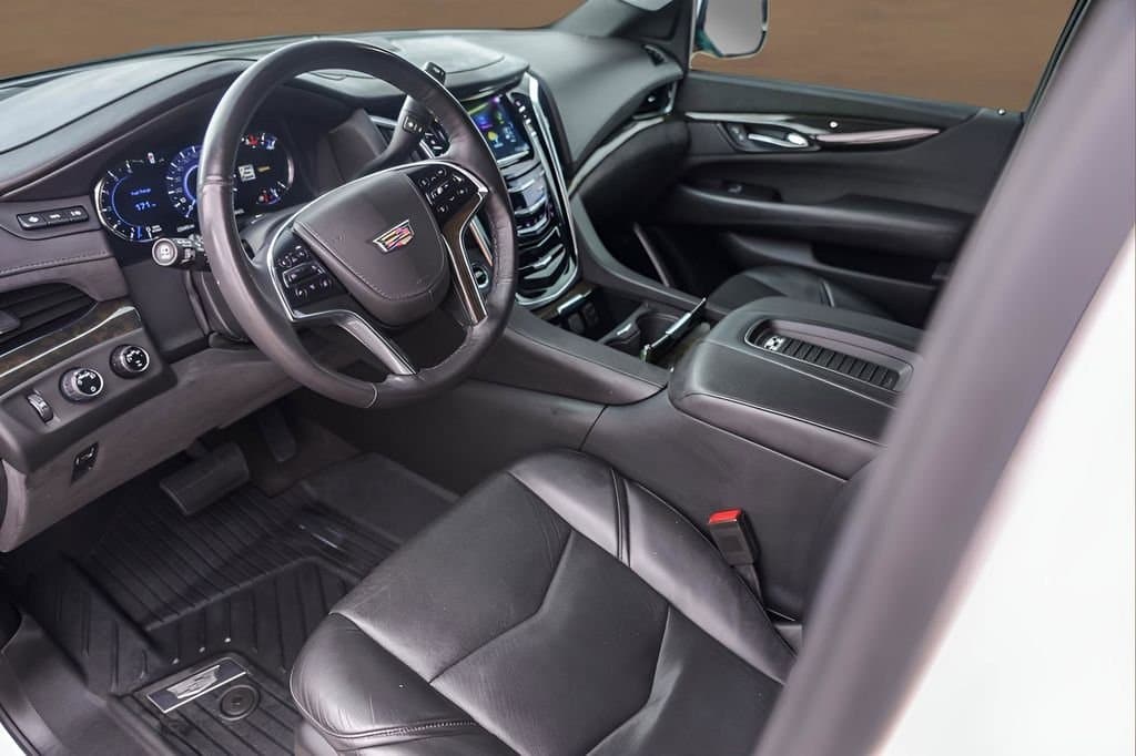 2020 Cadillac Escalade - Image 10