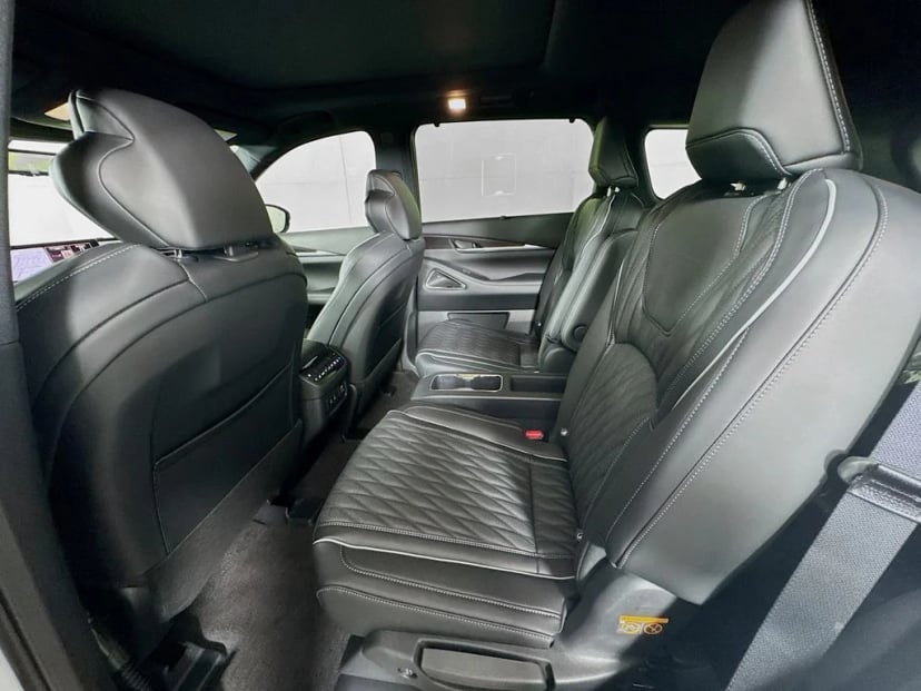2027 INFINITI QX60 - Image 29