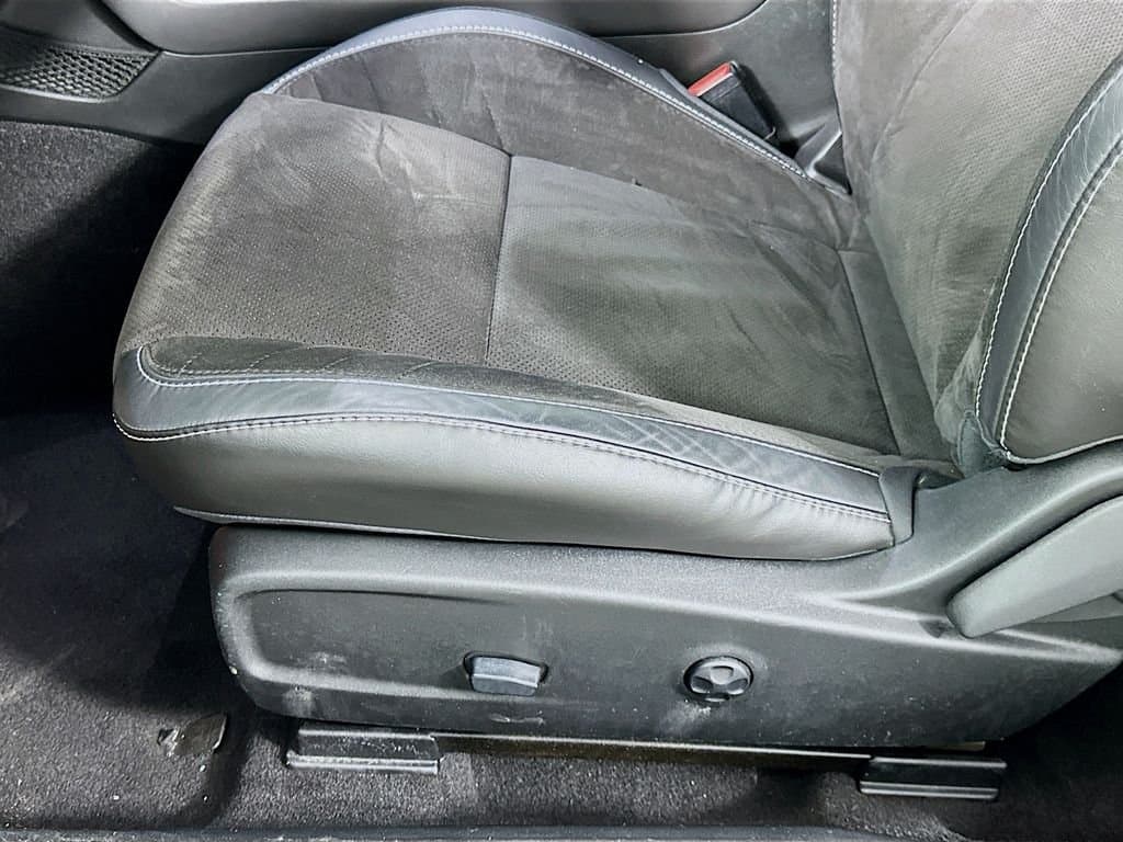 2019 Dodge Challenger - Image 19