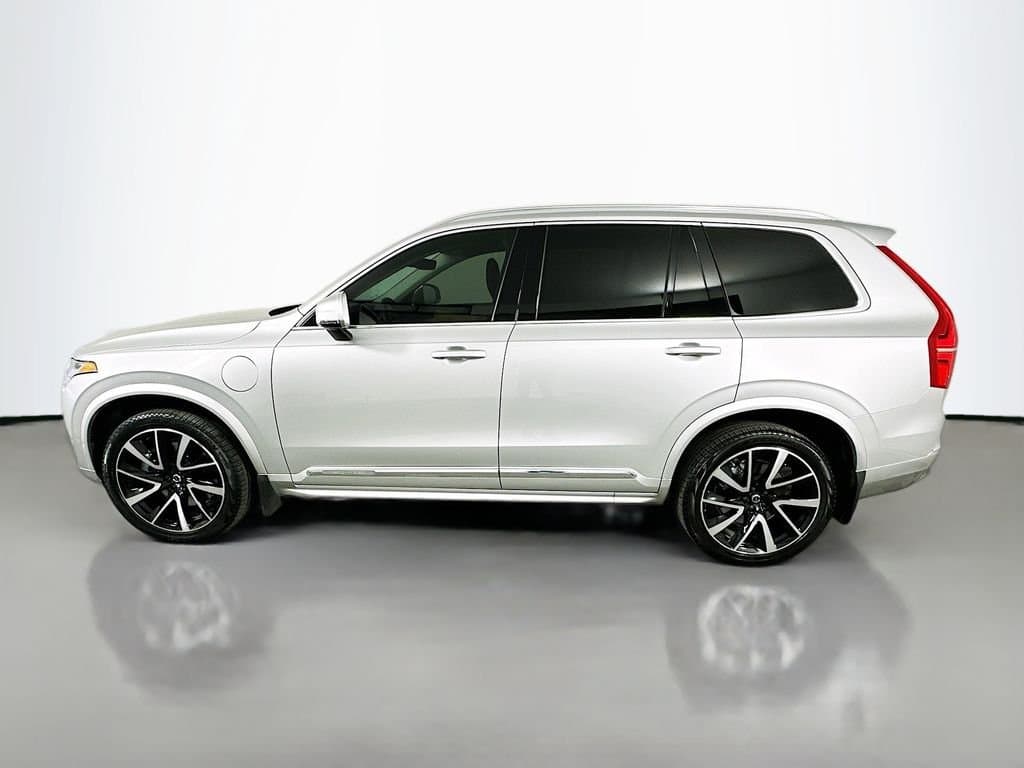 2022 Volvo XC90 Recharge Plug-In Hybrid - Image 8