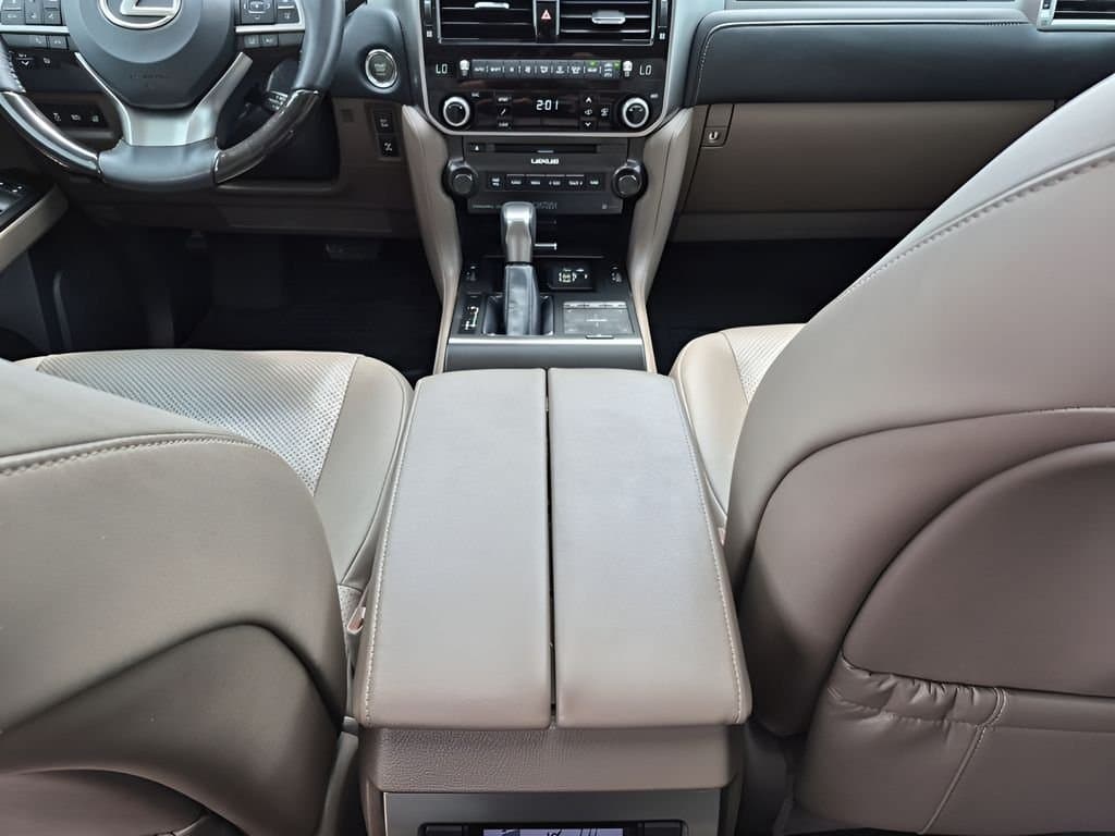 2022 Lexus GX - Image 22