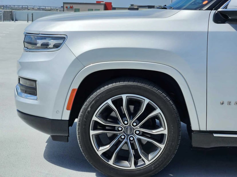 2022 Jeep Grand Wagoneer - Image 9