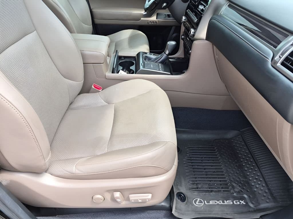 2022 Lexus GX - Image 16