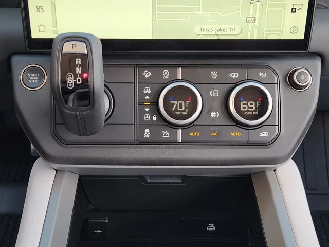 2026 Land Rover Defender 110 - Image 18