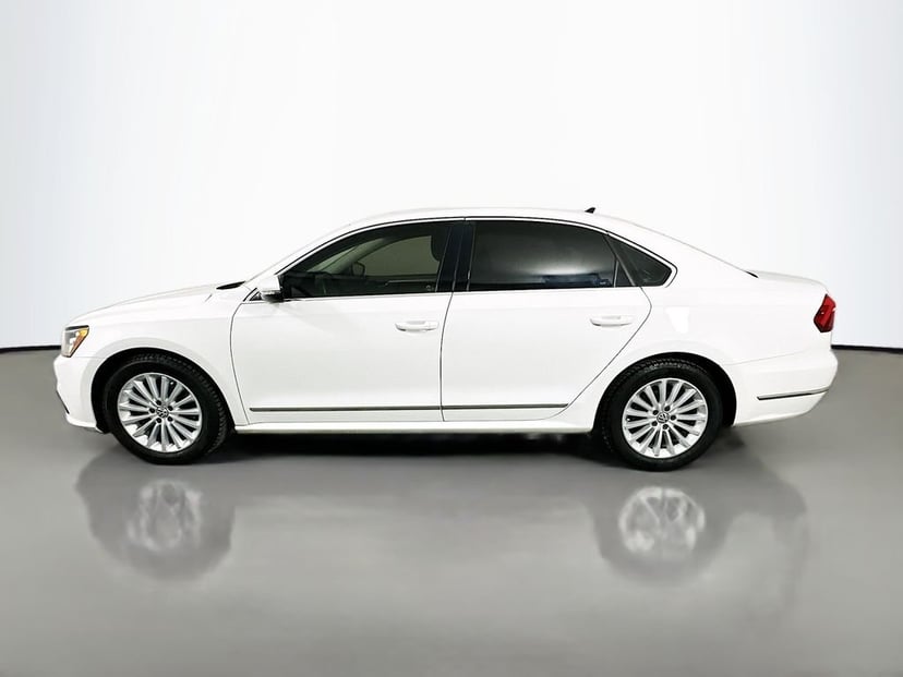 2017 Volkswagen Passat - Image 8