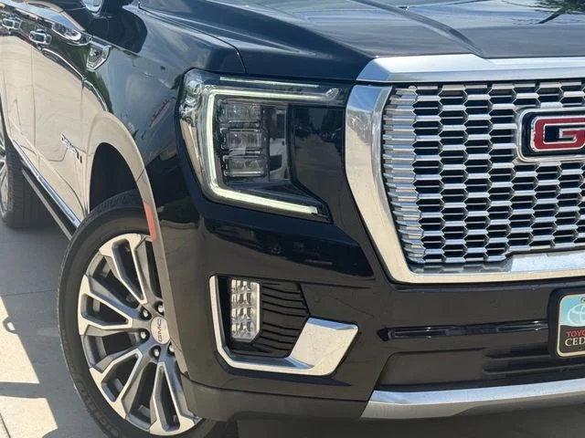 2021 GMC Yukon XL - Image 2