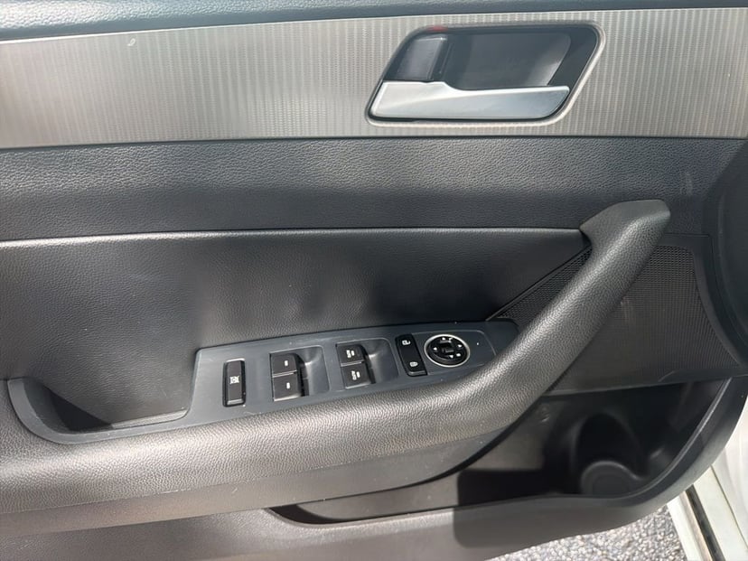 2018 Hyundai Sonata - Image 10