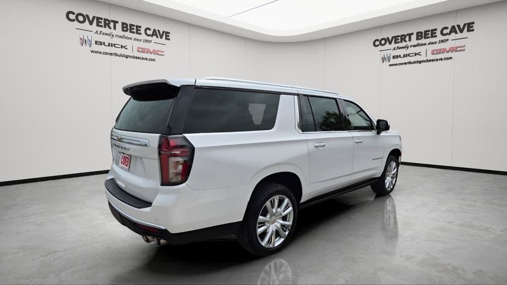 2023 Chevrolet Suburban - Image 9