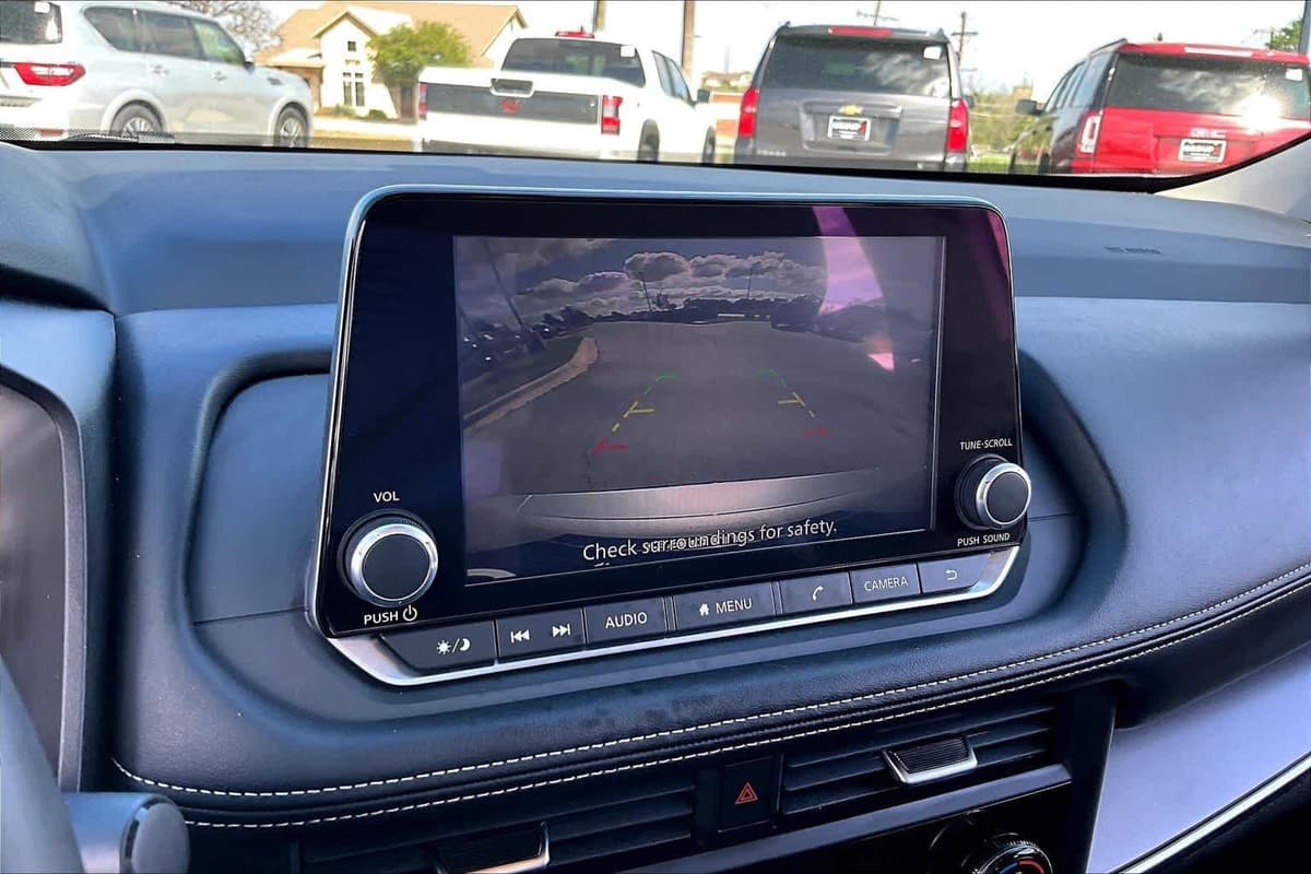 2025 Nissan Rogue - Image 27