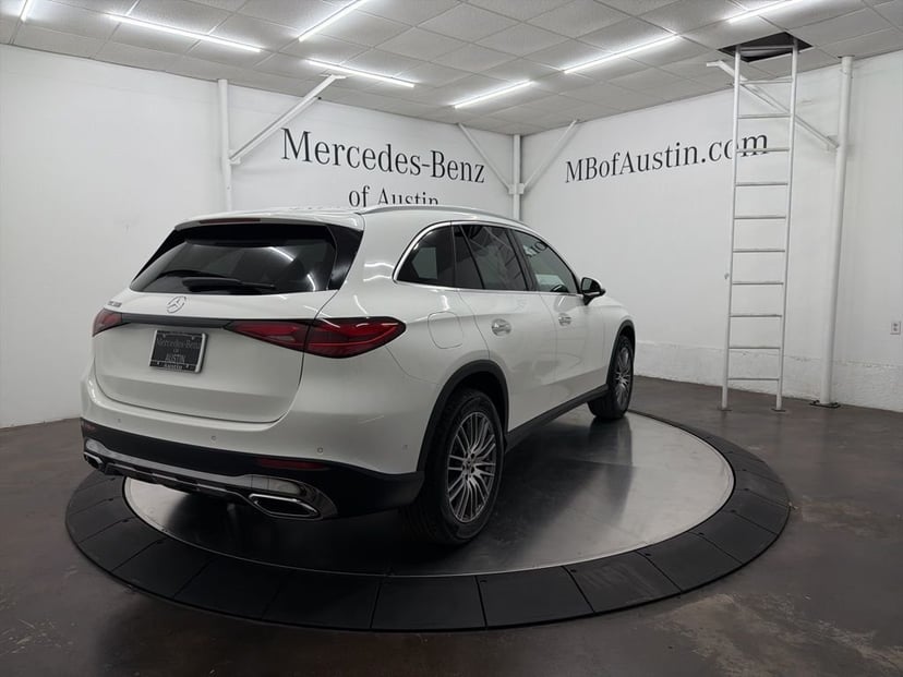 2026 Mercedes-Benz GLC - Image 7