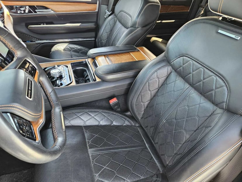 2022 Jeep Grand Wagoneer - Image 11
