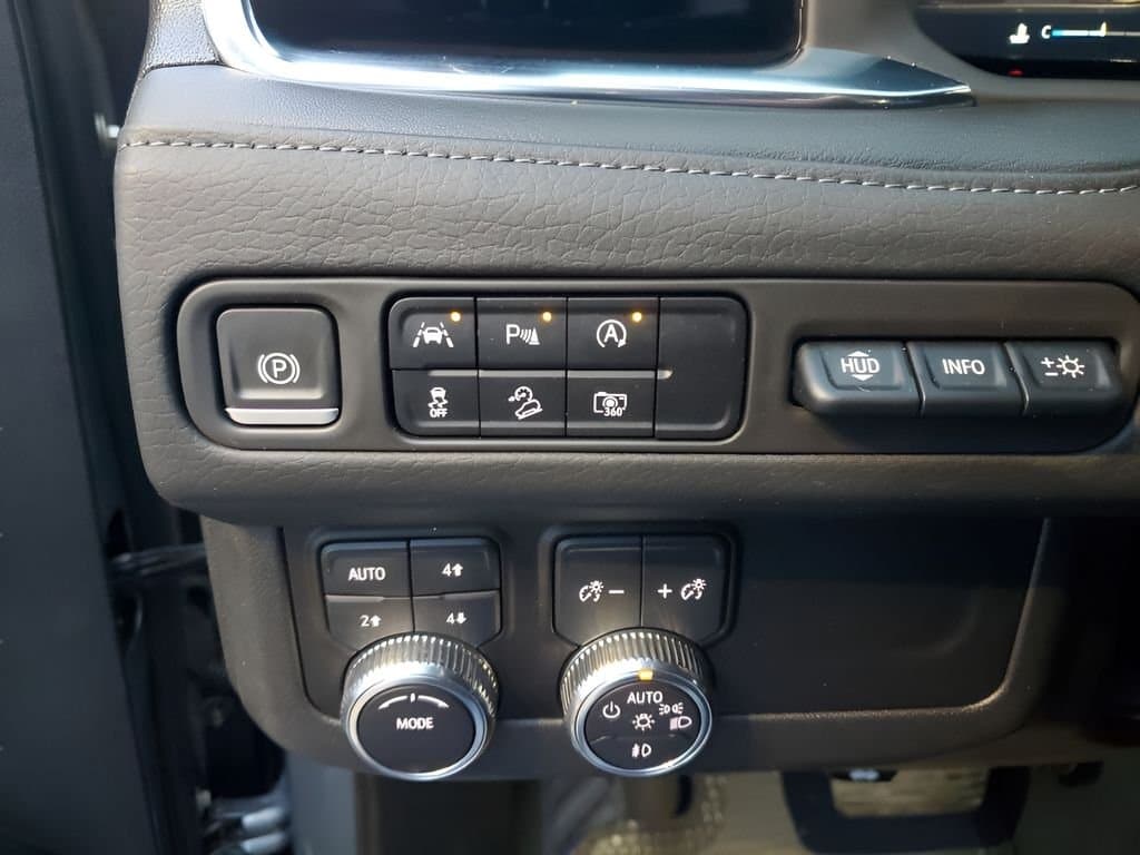 2023 GMC Yukon - Image 33