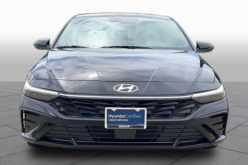 2025 Hyundai Elantra Hybrid - Image 2
