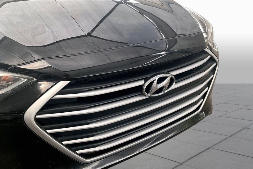 2017 Hyundai Elantra - Image 30