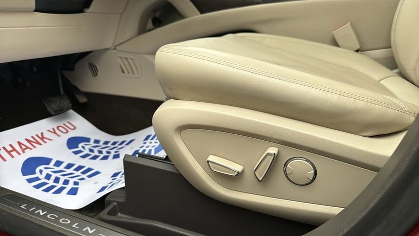 2020 Lincoln Nautilus - Image 11