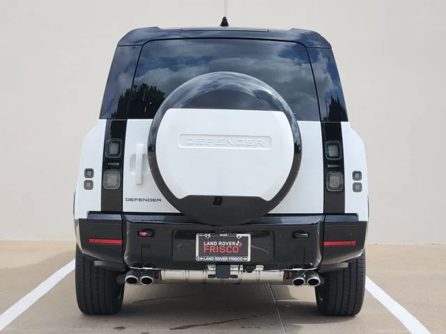 2026 Land Rover Defender 130 - Image 6