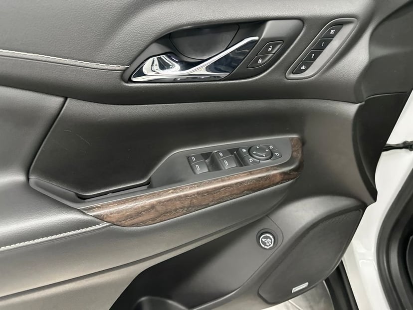 2021 GMC Acadia - Image 8