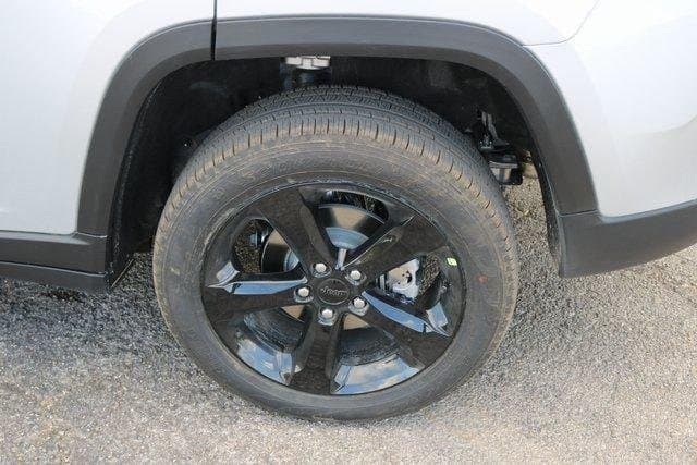 2025 Jeep Grand Cherokee - Image 9