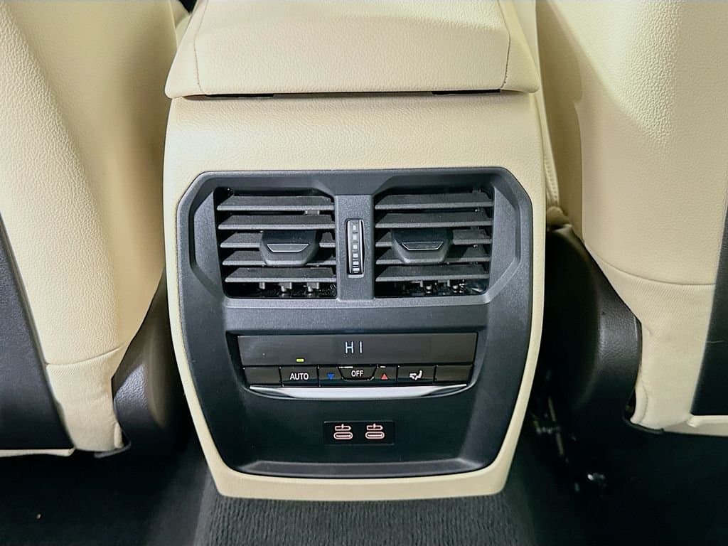 2025 BMW 3 Series - Image 26