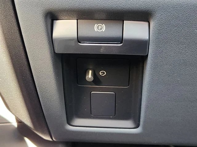2026 Land Rover Defender 110 - Image 21