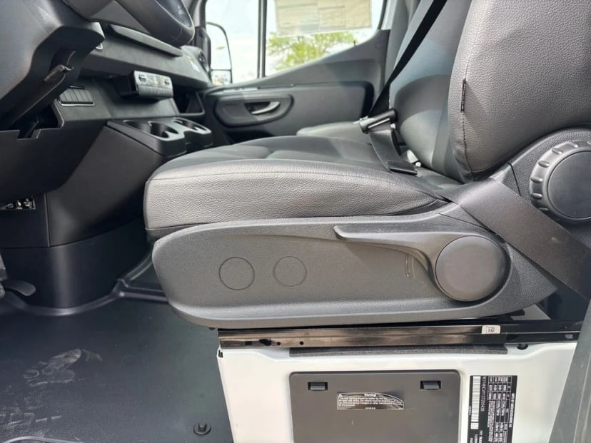 2025 Mercedes-Benz Sprinter 2500 - Image 21