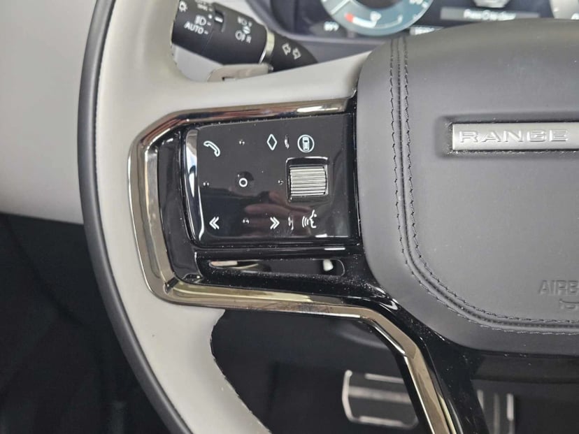 2025 Land Rover Range Rover Velar - Image 27