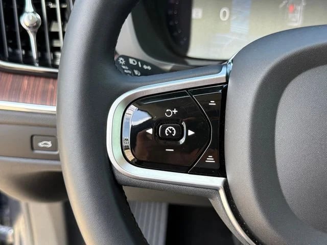 2024 Volvo XC60 - Image 13