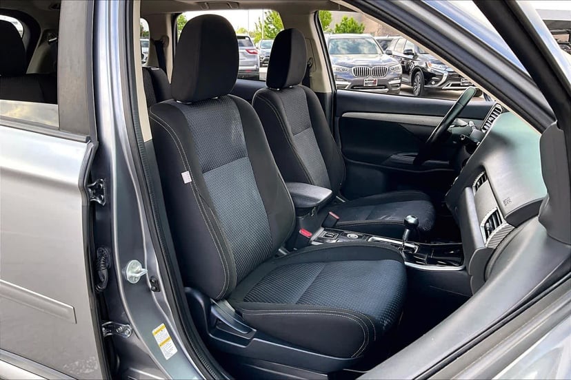 2017 Mitsubishi Outlander - Image 9