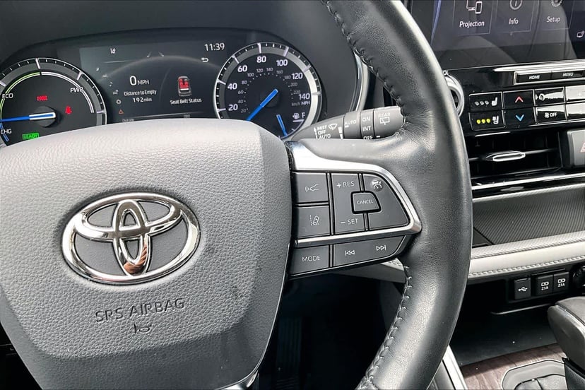 2021 Toyota Highlander - Image 25