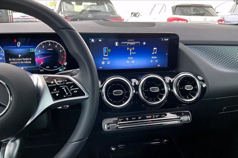 2025 Mercedes-Benz GLA 250 - Image 7
